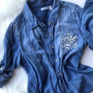 Jun&Ivy lace pocket Chambray shirt • Size Small